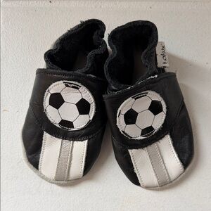 Bobux Black and White Soccer Baby Shoes 3-9mos Like New
